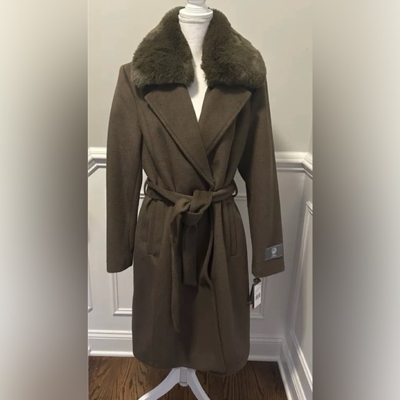 NEW Vince Camuto Women’s Faux Fur Belted Coat Olive Green Size Large NWT